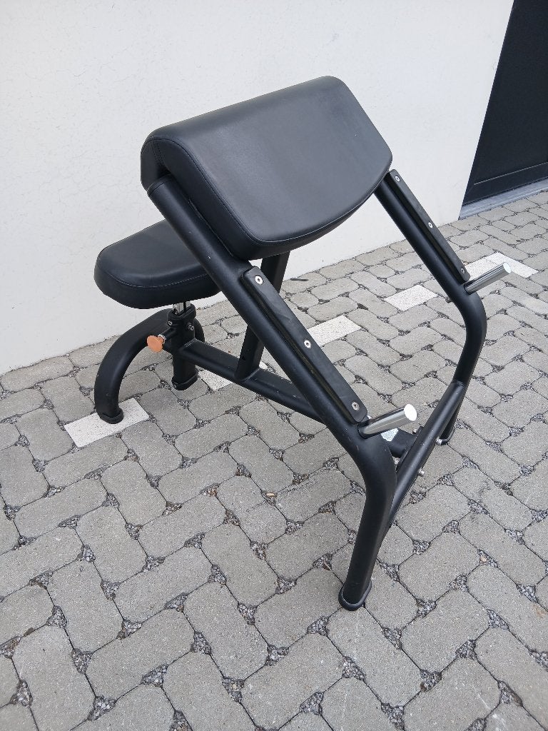 Matrix Aura Preacher curl | Scott Curl