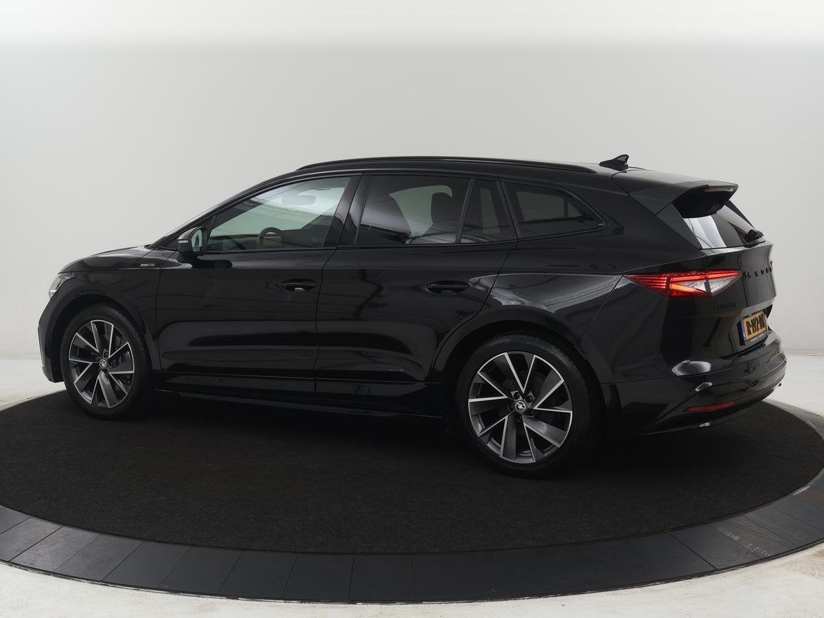 Skoda Enyaq iV 80 Sportline | SOH 93,3% | Leder/alcantara |, Auto's, Automaat, Achterwielaandrijving, Gebruikt, Zwart