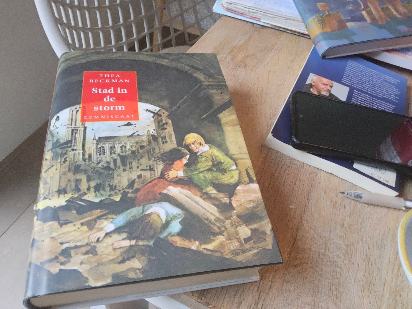 Stad in de Storm - Thea Beckman (Hardcover), Ophalen of Verzenden, Zo goed als nieuw, Thea Beckman, Fictie algemeen