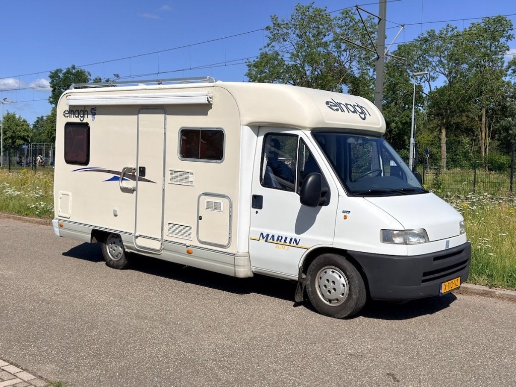 Camper met fris, modern interieur en super groot bed, Caravans en Kamperen, Campers, Overige merken, Luifel, Reservewiel, Afzuigkap