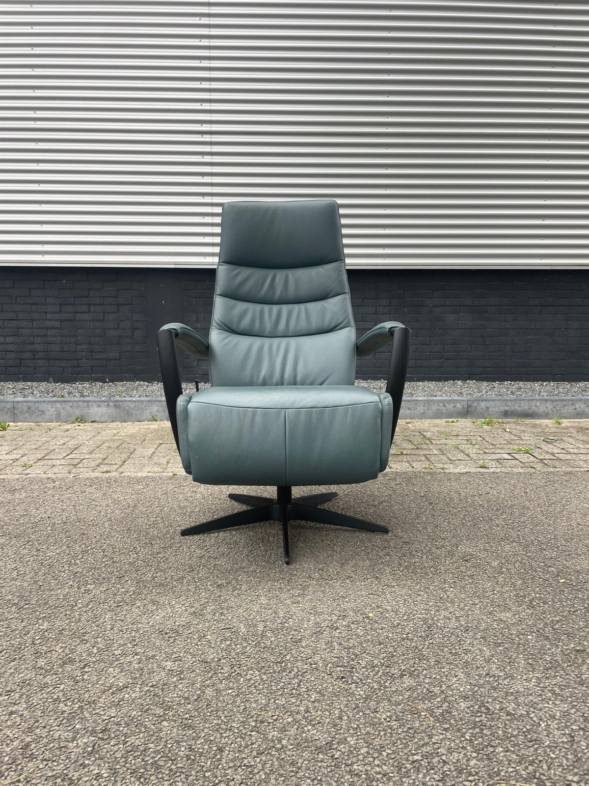 Nette XL gealux relax fauteuil / relax stoel van leer, Huis en Inrichting, Ophalen, Minder dan 75 cm, 50 tot 75 cm, A