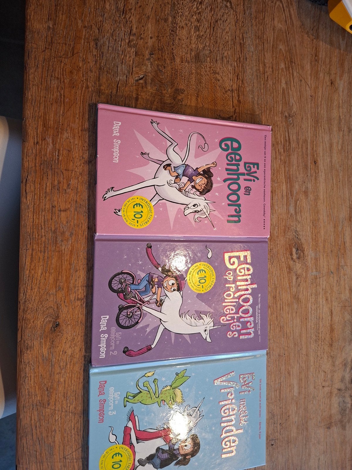 Evi en Eenhoorn boekenreeks - Deel 1, 2 en 3, Ophalen, Zo goed als nieuw, Dana Simpson, Fictie algemeen