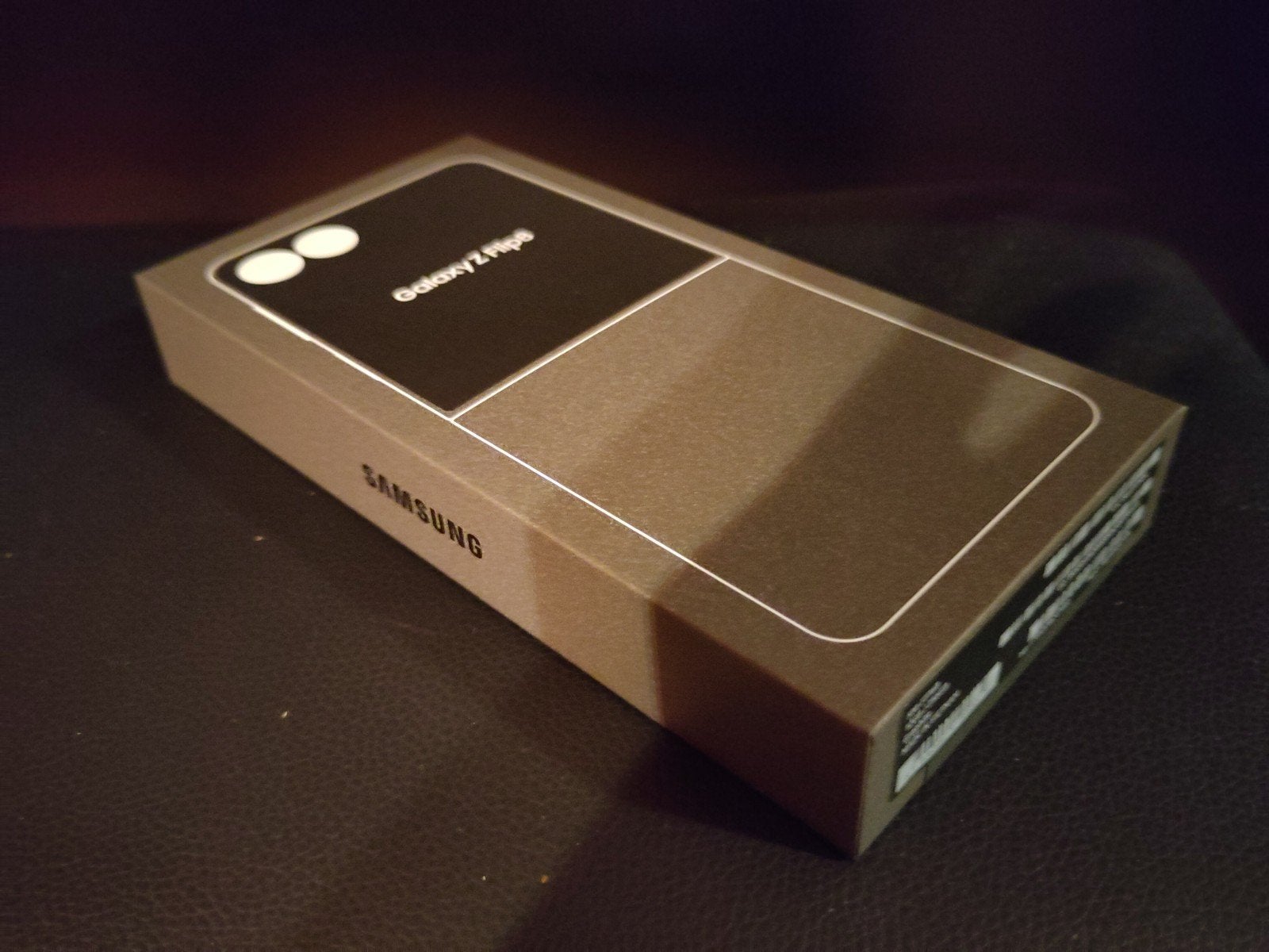 Samsung Galaxy Z Flip 8 - Nieuw met garantie