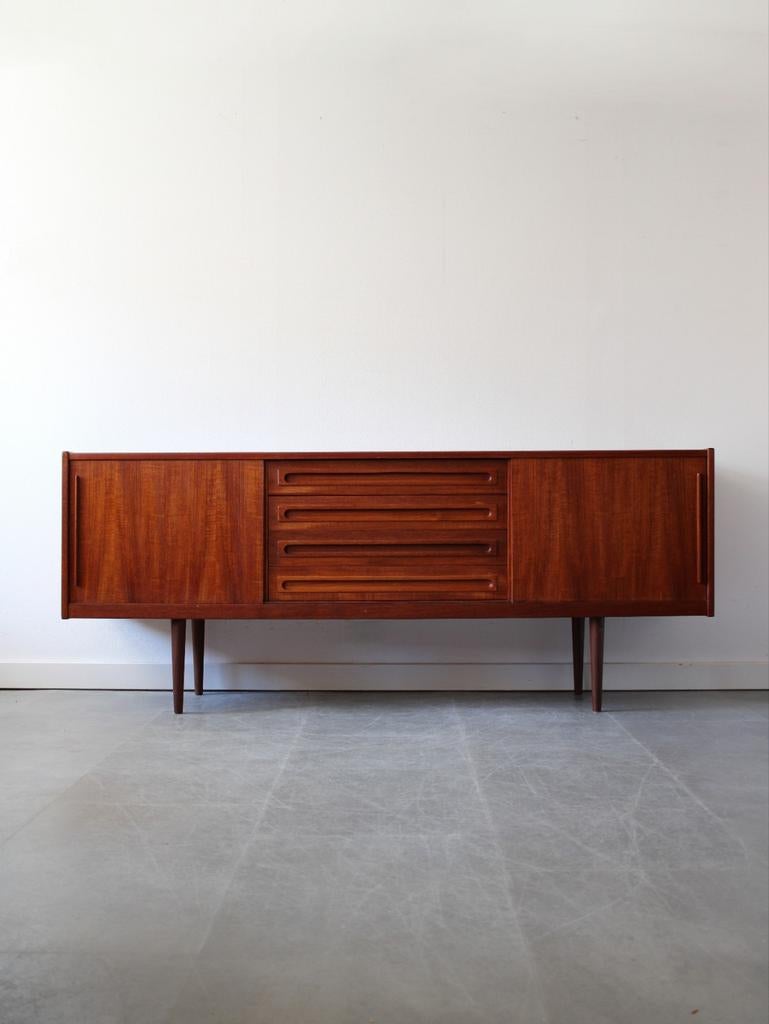 Vintage Deens dressoir door Johannes Andersen, Ophalen, Met deur(en), Zo goed als nieuw, 200 cm of meer