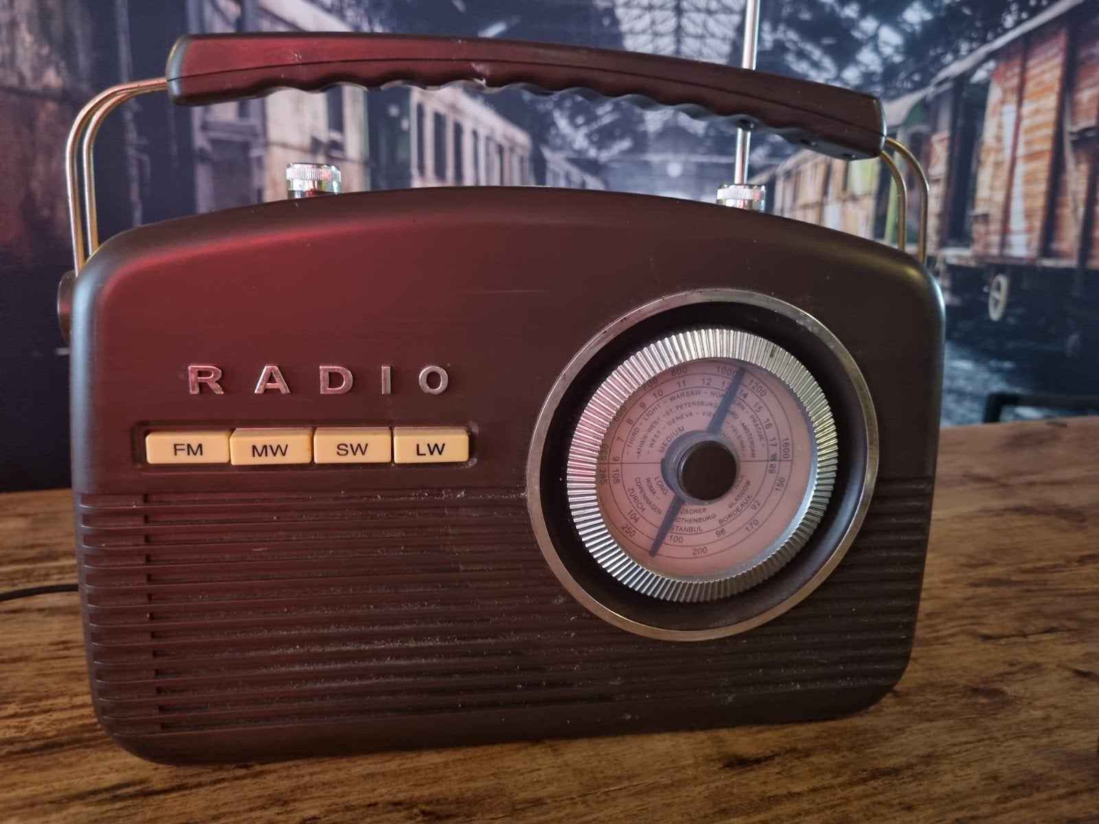 Retro Radio - Bruin met FM/MW/SW/LW, Ophalen, Audio en Video