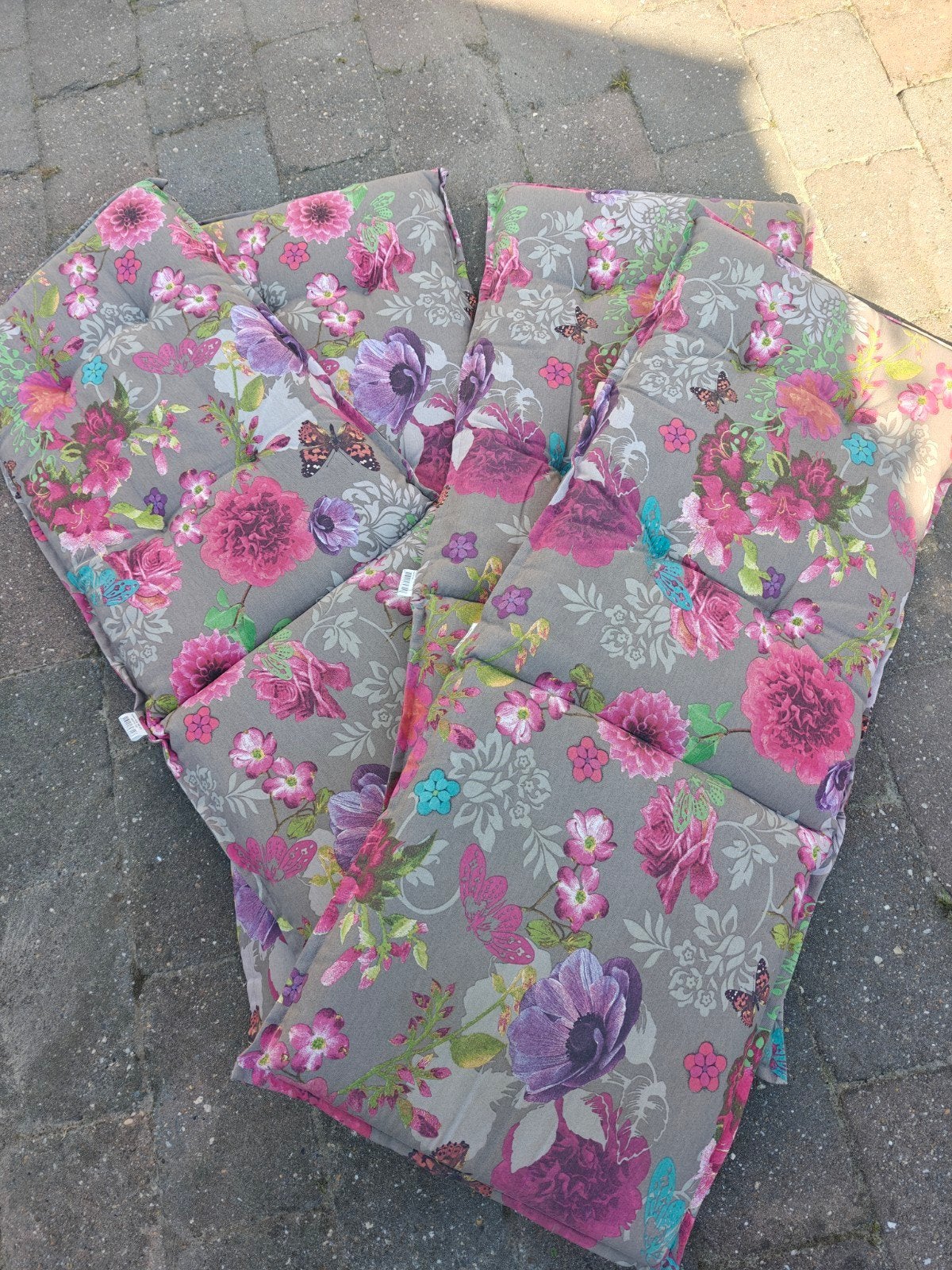 4 gave tuinkussens met bloemen en vlinders, Ophalen, Gebruikt, Meerkleurig, Met print