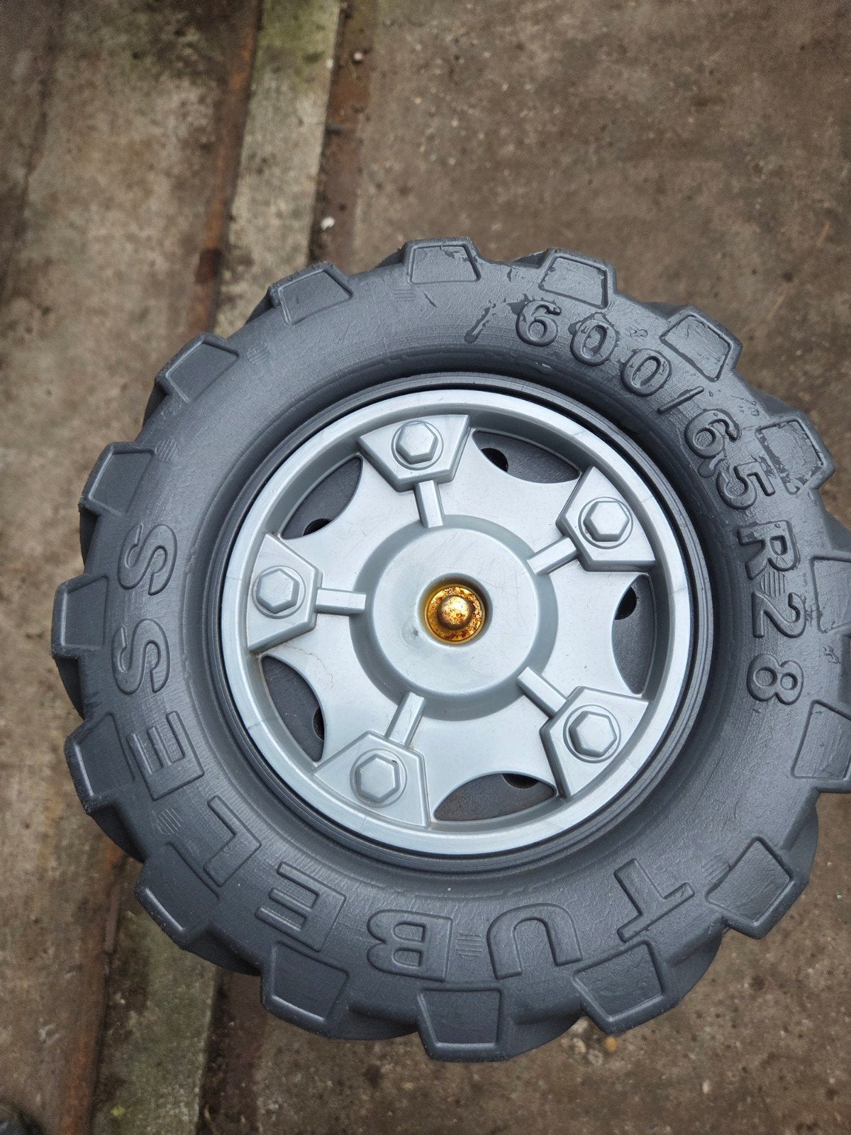 Set van 2 speelgoed tractorwielen met as, Ophalen of Verzenden, Gebruikt, Trapvoertuig