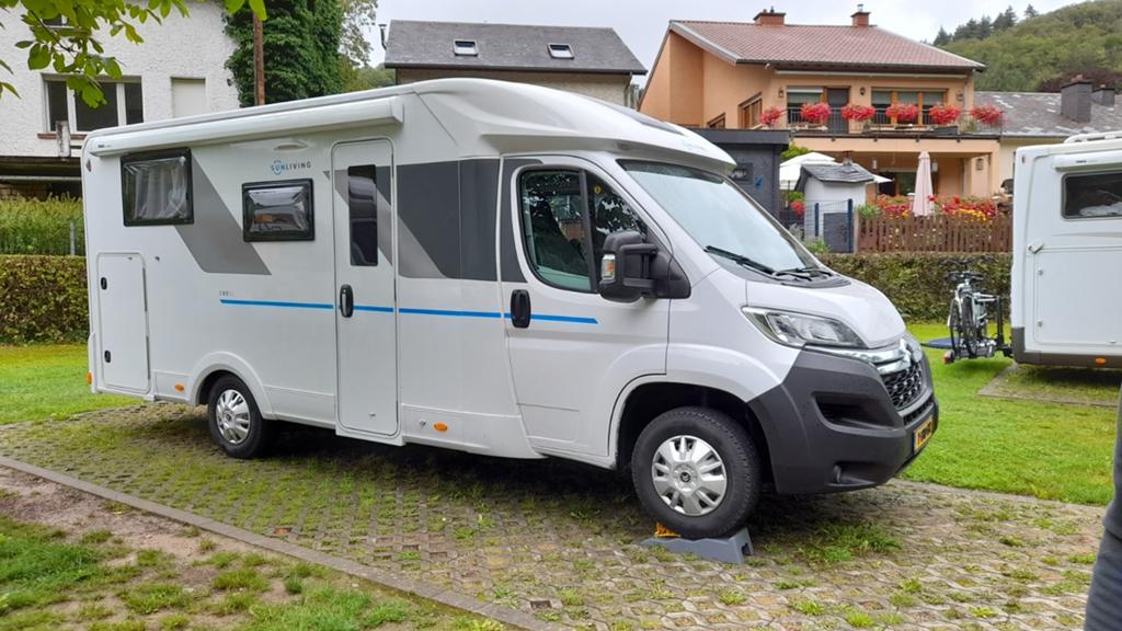 Sun Living C 65SL (compact=2.12 breed) 10.252 km 140 pk, Caravans en Kamperen, Campers, Ringverwarming, Airbags, 6 tot 7 meter