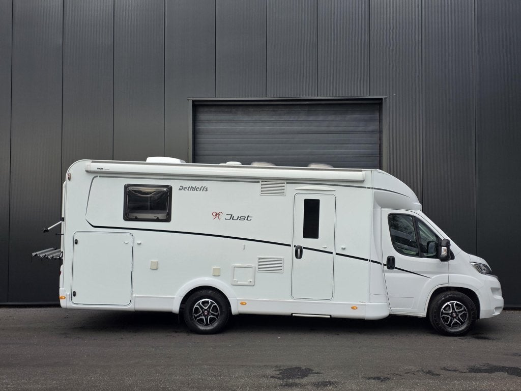Dethleffs Just 90 T 7052 DBM Queensbed & Hefbed, Caravans en Kamperen, Campers, Automaat, Ringverwarming, Fiat, 7 tot 8 meter