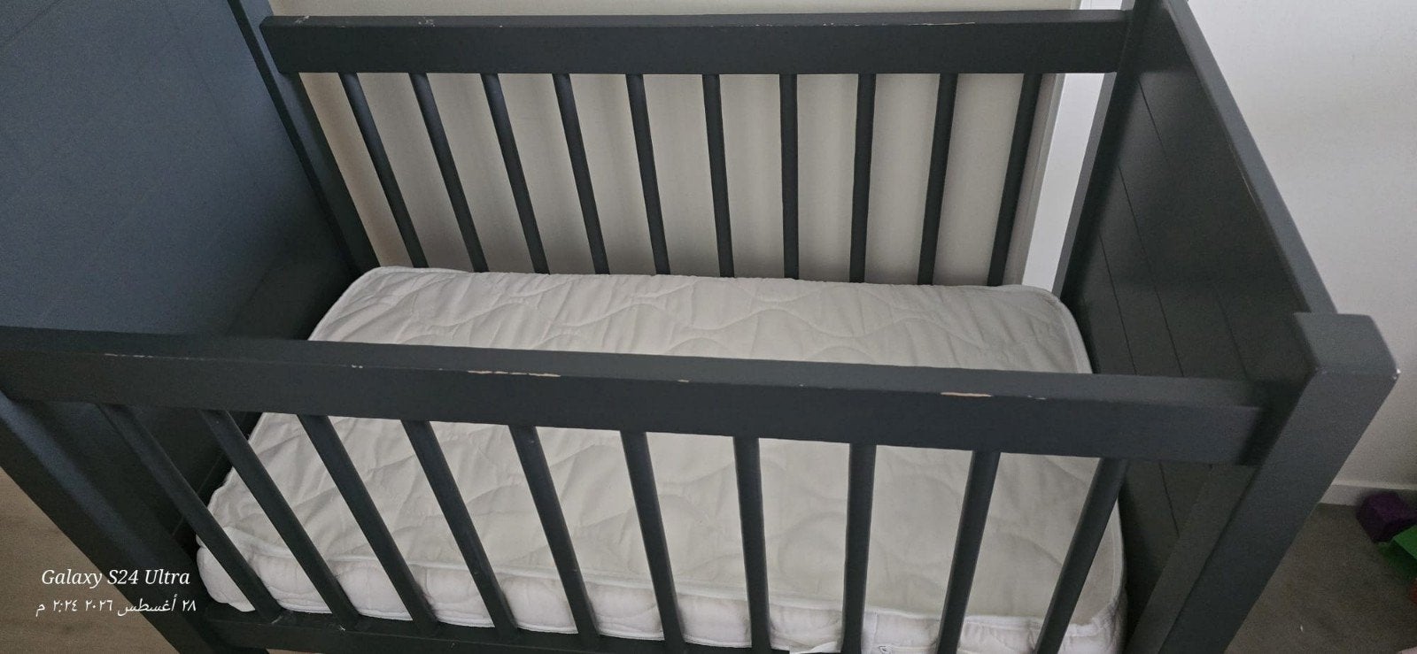 Donkergrijs houten ledikant met matras, Ophalen of Verzenden