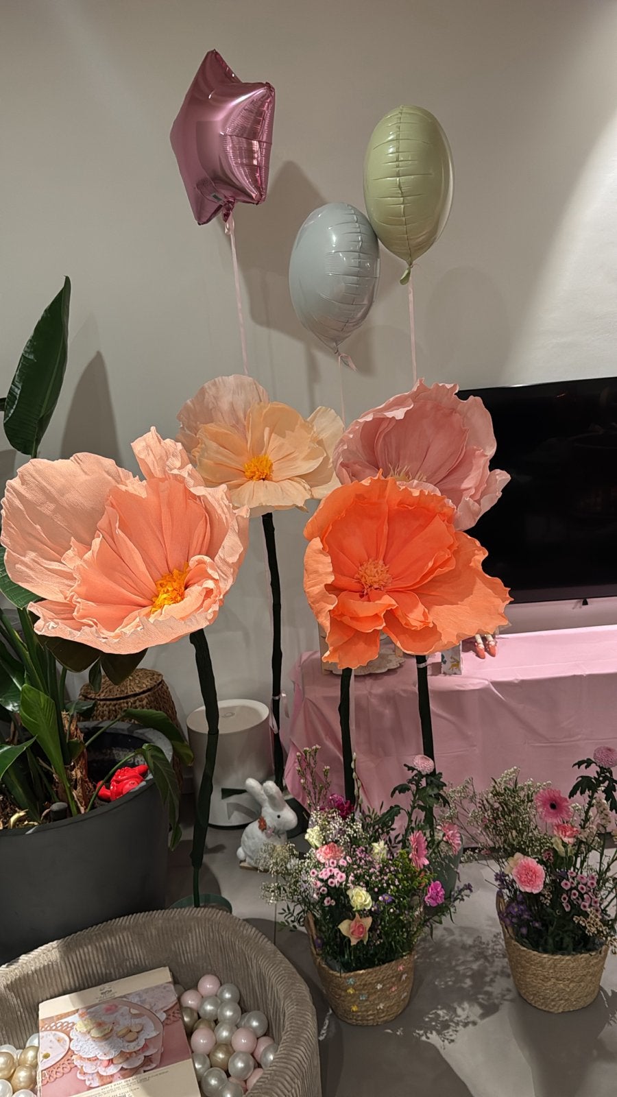 Grote papieren bloemen voor feest of decoratie, Hobby en Vrije tijd, Feestartikelen, Ophalen, Zo goed als nieuw, Versiering, Verjaardag