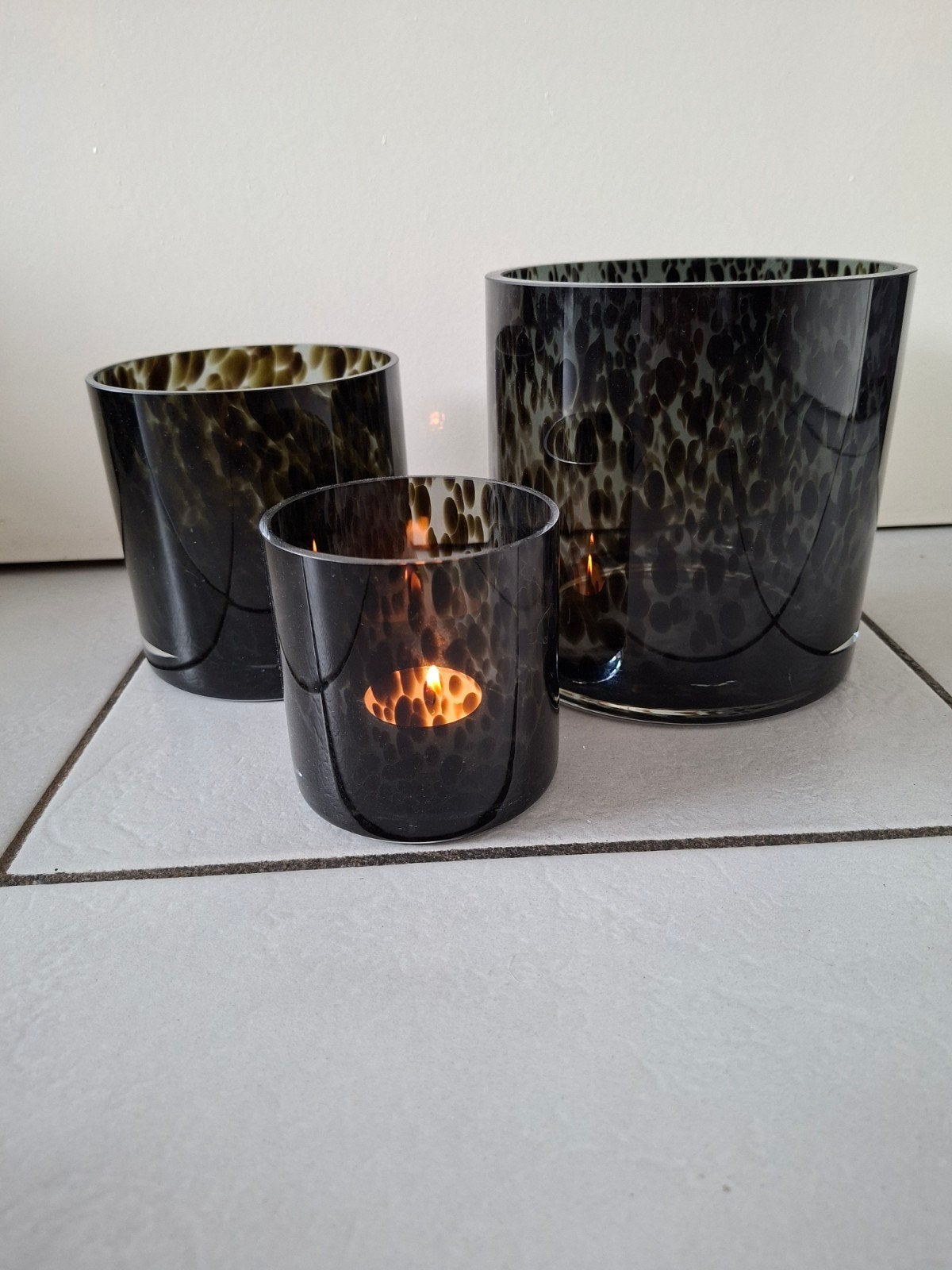 vase the world, Ophalen, Grijs, Glas