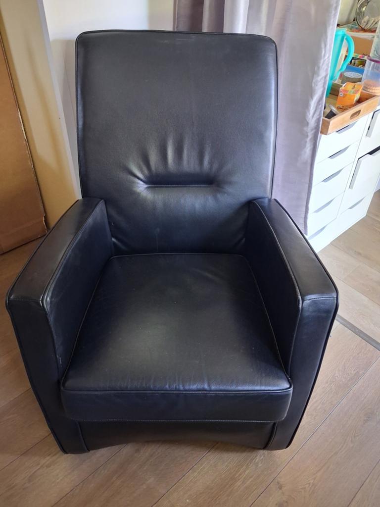 Moderne Raanhuis fauteuil - Zwart leer, prima conditie, Huis en Inrichting, Fauteuils, Ophalen, Zo goed als nieuw, Modern, 50 tot 75 cm