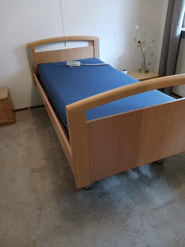 Zorgbed, Ophalen, Verstelbaar, 90 cm, Zo goed als nieuw