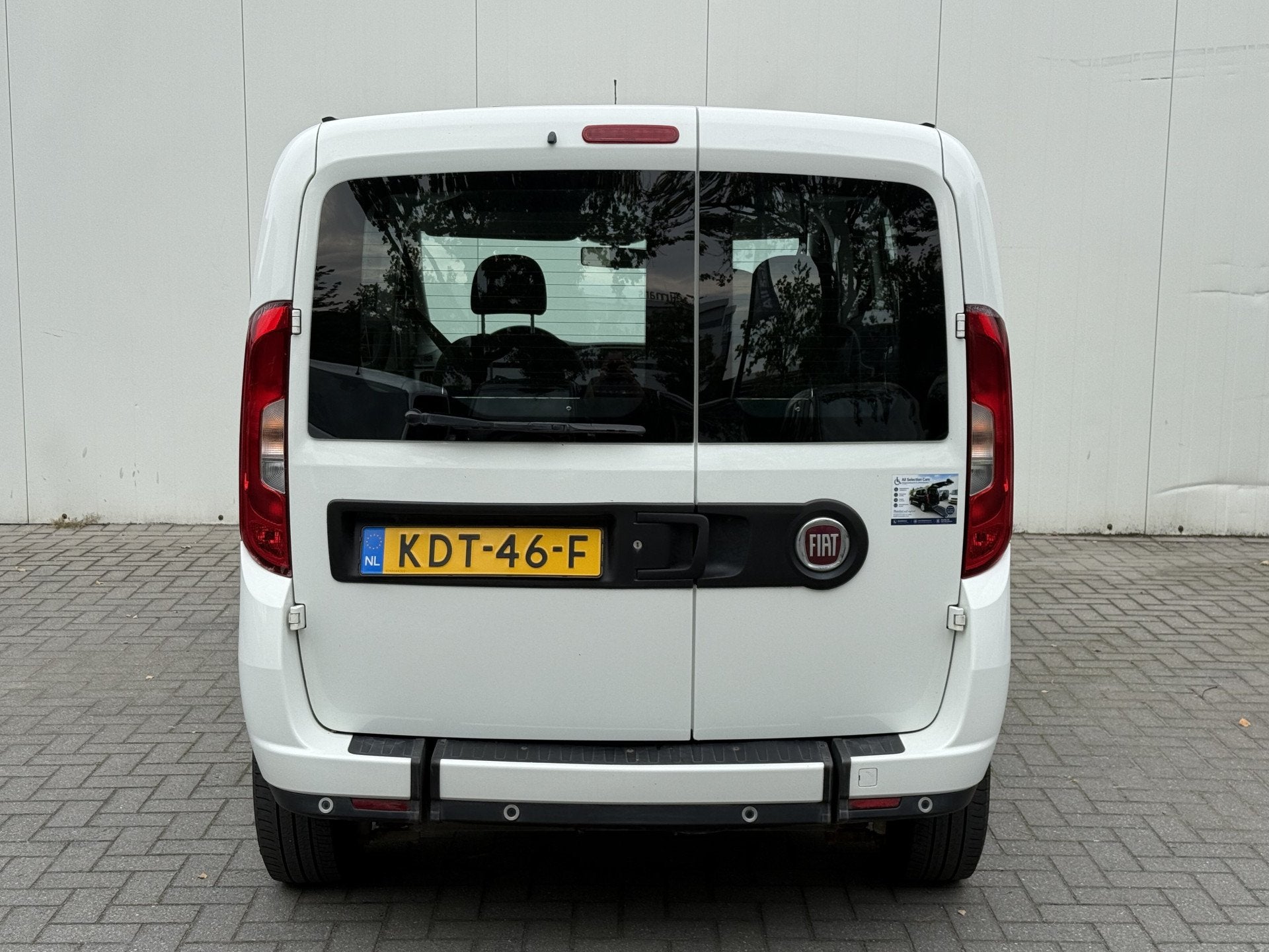 Fiat Doblò Rolstoelauto 3+1 - XL Bodemverlaging - 1e Eigena, Voorwielaandrijving, Dealer onderhouden, Gebruikt, 4 stoelen