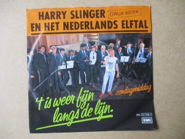 s0158 harry slinger en het nederlands elftal - t is weer, Ophalen, Gebruikt, 7 inch, Overige genres