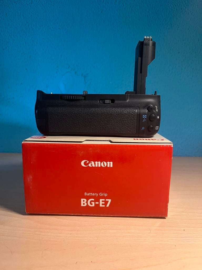 Canon battery grip BG/E7, Ophalen of Verzenden, Zo goed als nieuw