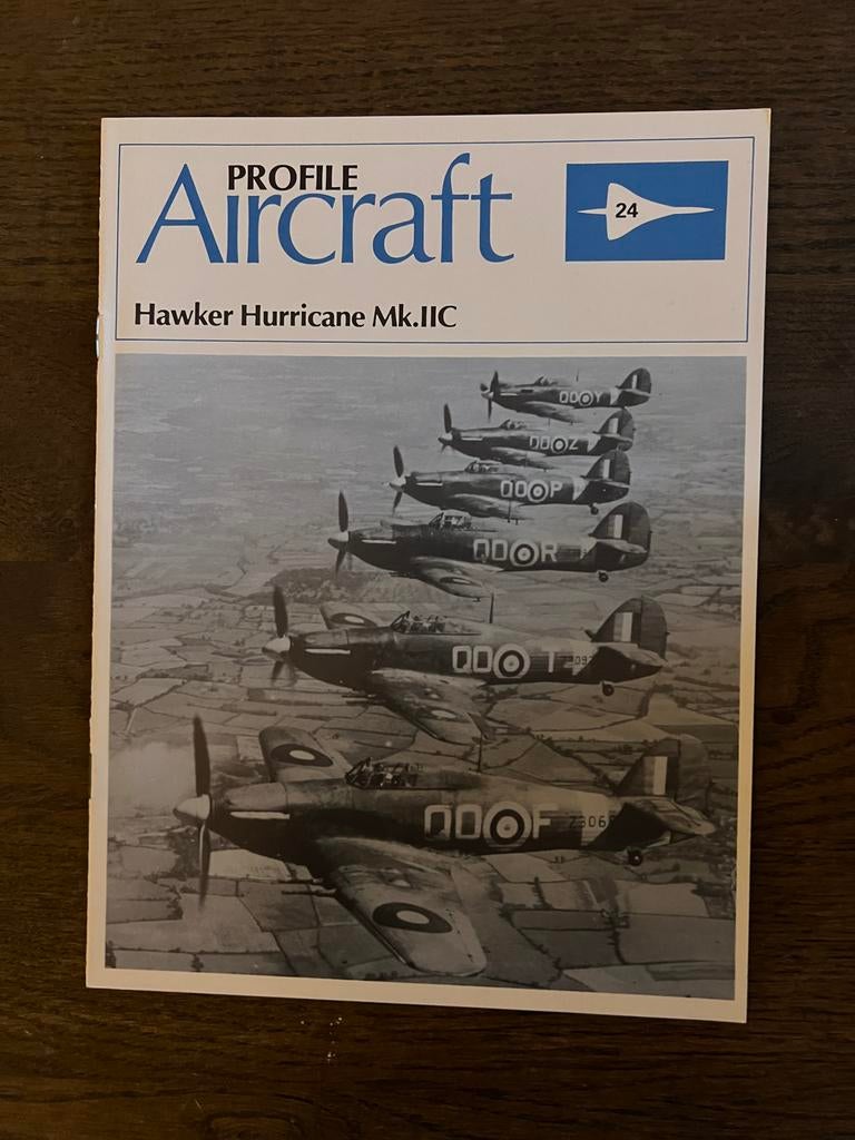 Profile Aircraft 24: Hawker Hurricane Mk.IIC, Ophalen of Verzenden, Tweede Wereldoorlog, Gelezen, Luchtmacht