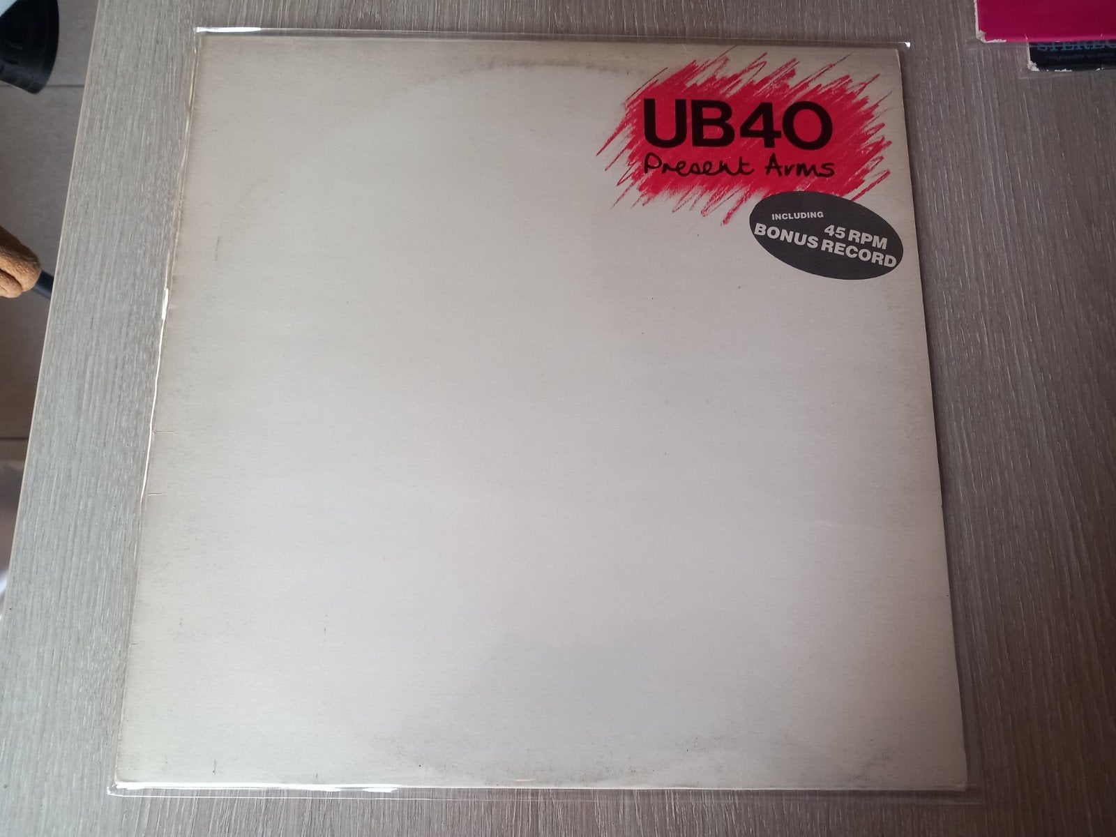 UB40 Present Arms LP, Cd's en Dvd's, Vinyl | Pop, Gebruikt, Overige genres, LP, Speciale editie, 12 inch, Ophalen of Verzenden