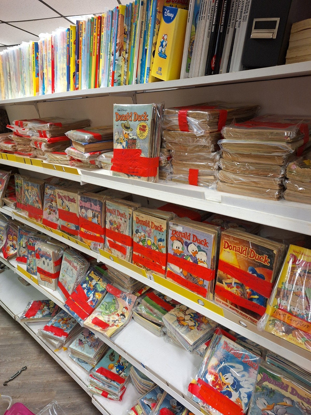 Donald duck's. Rode ridder,  guust,  asterix, suske.e.a., Boeken, Stripboeken, Gelezen, Meerdere stripboeken, Ophalen of Verzenden