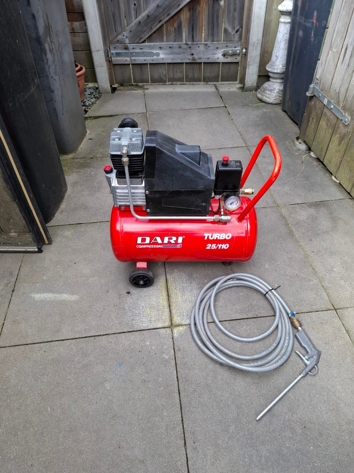 Dari 25/100 compressor incl. slang en luchtspuit, Ophalen