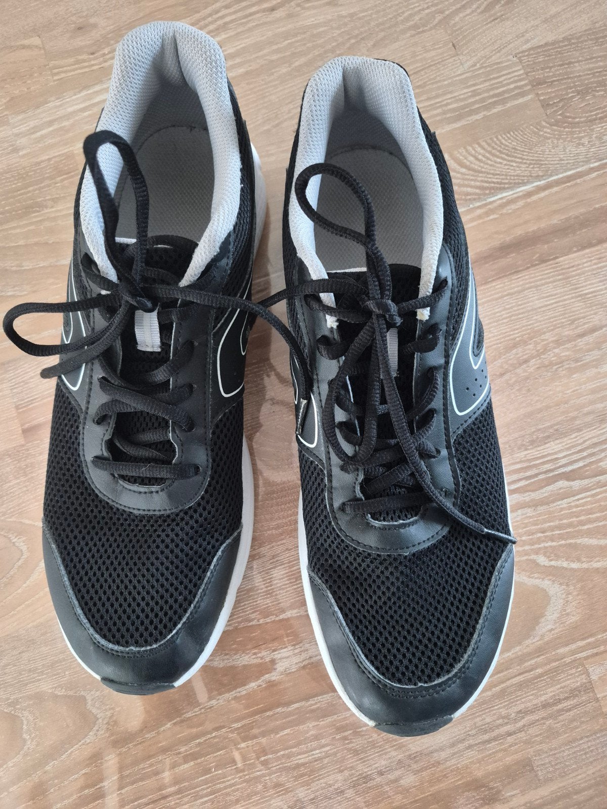 Decathlon Run Cushion Hardloopschoenen Maat 44 Zwart, Kleding | Heren, Ophalen of Verzenden, Zo goed als nieuw, Decathlon, Sportschoenen