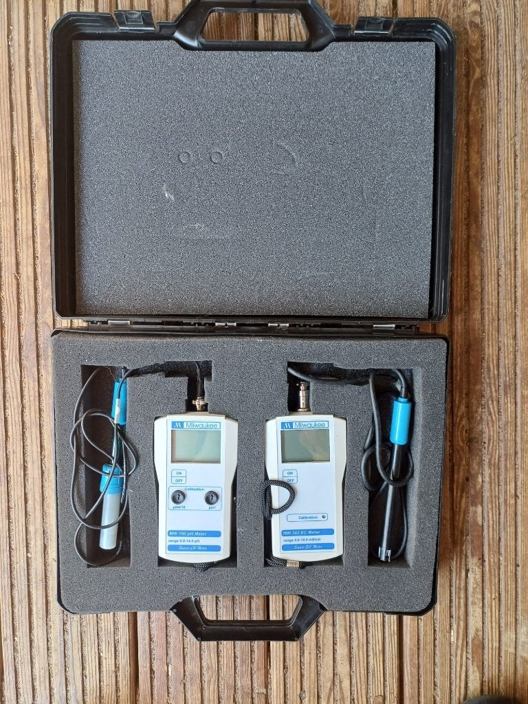 Milwaukee pH & EC Meter Set in Koffer – MW100 + MW302, Doe-het-zelf en Verbouw, Meetapparatuur, Verzenden, Zo goed als nieuw, Vocht of Vloeistof