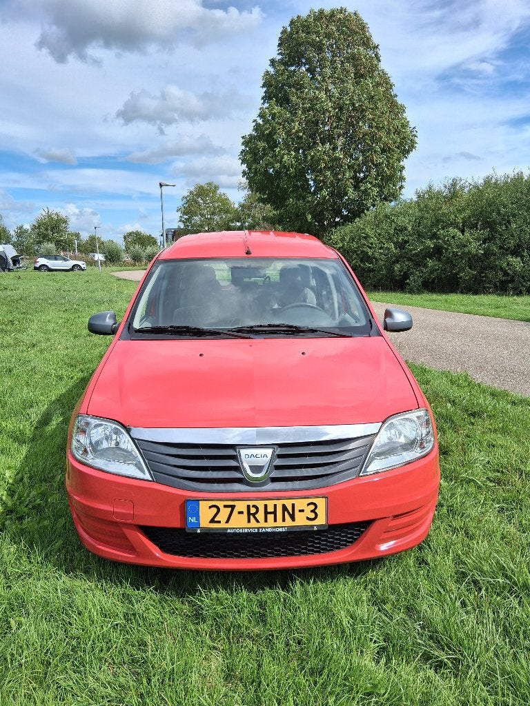 Dacia Logan 1.6 MCV 62KW 7P 2011 Rood