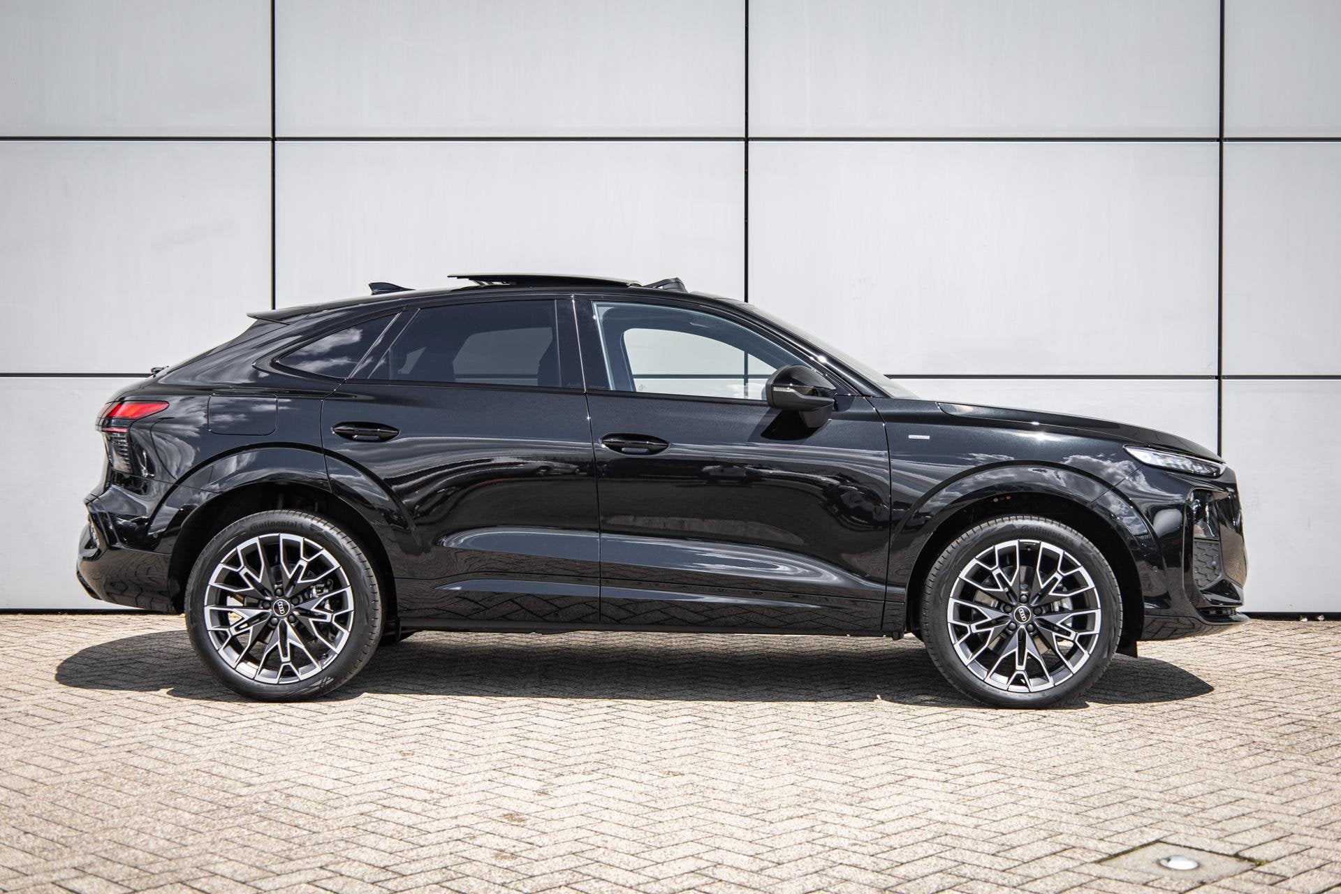 Audi Q3 Sportback 1.5 e-hybrid 272pk S edition | Trekhaak |, Auto's, Audi, 1800 kg, 4 cilinders, 150 min, Plug-in hybride