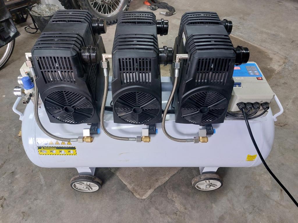 hbm Olievrije Compressor 150L, Ophalen, Gebruikt, 400 tot 800 liter/min, Olievrij