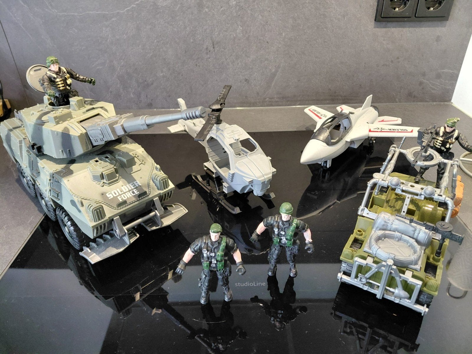 Soldier Force speelgoedset: tank, heli, straaljager en jeep, Ophalen, Gebruikt