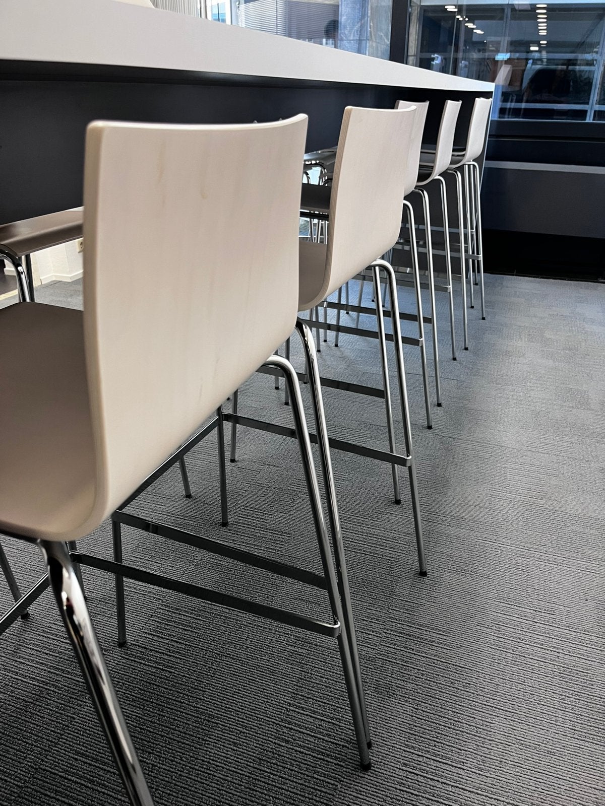Moderne barkrukken, chroom onderstel ,12 stuks, 5 krukken of meer, Ophalen, Zo goed als nieuw, 60 tot 90 cm