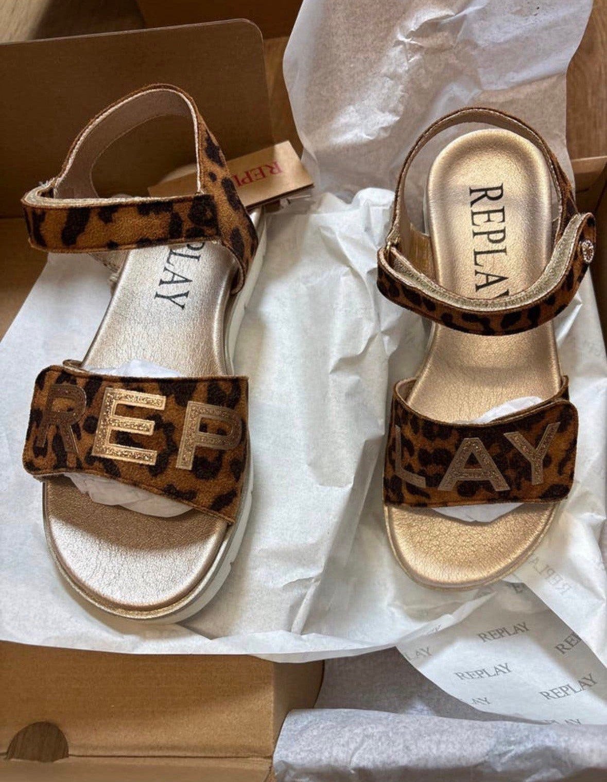 Mooie nieuwe goud/bruin panter replay sandalen maat 36, Ophalen of Verzenden, Nieuw, Meisje