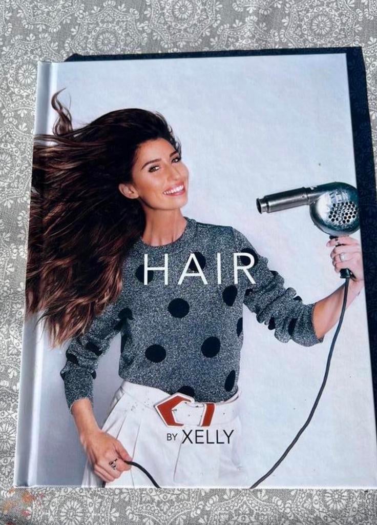 (Nieuw!) boek Hair by Xelly Cabau, Ophalen of Verzenden, Nieuw