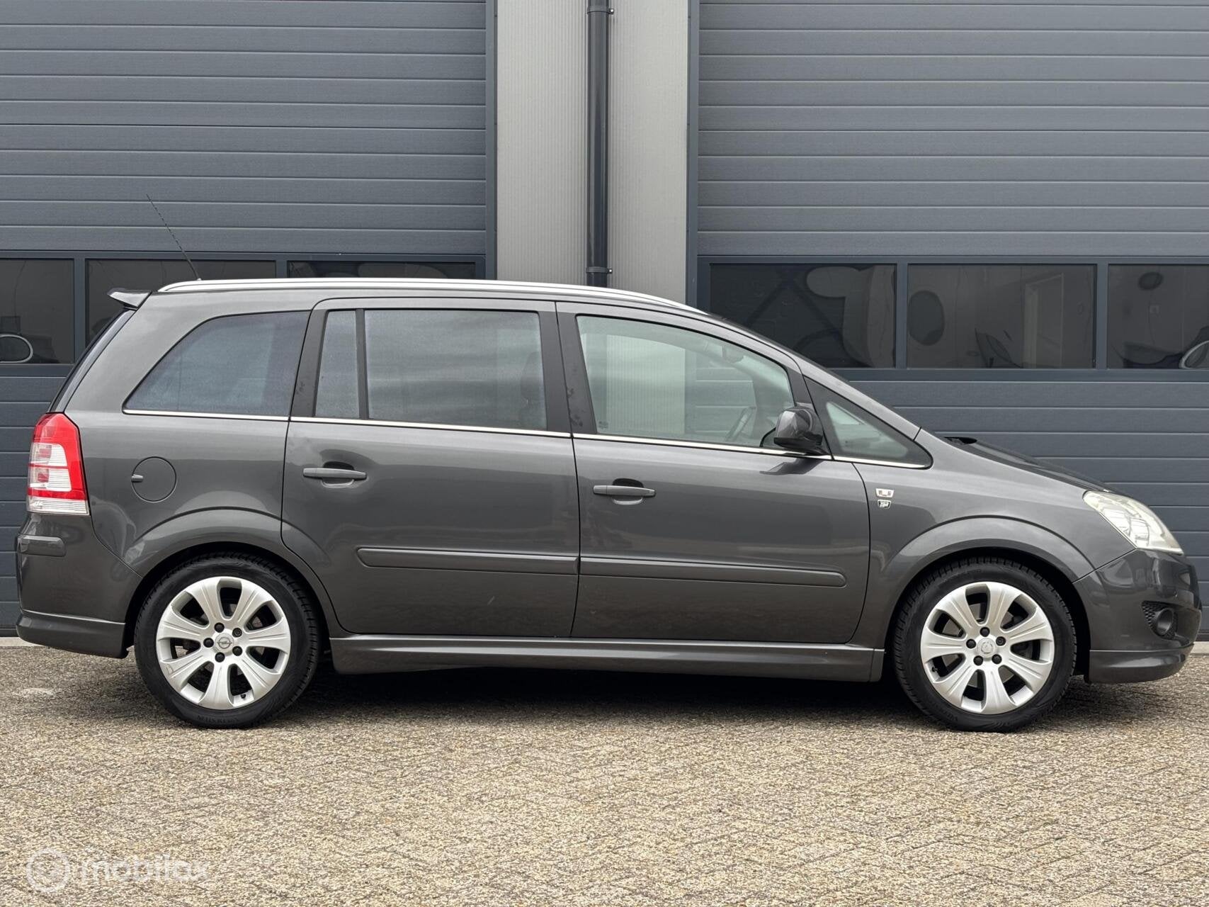 Opel Zafira 2.2 Luxe Cosmo Uitvoering _NL Auto 161.Dkm 7Pers, Auto's, Opel, Voorwielaandrijving, 4 cilinders, 7 stoelen, Origineel Nederlands