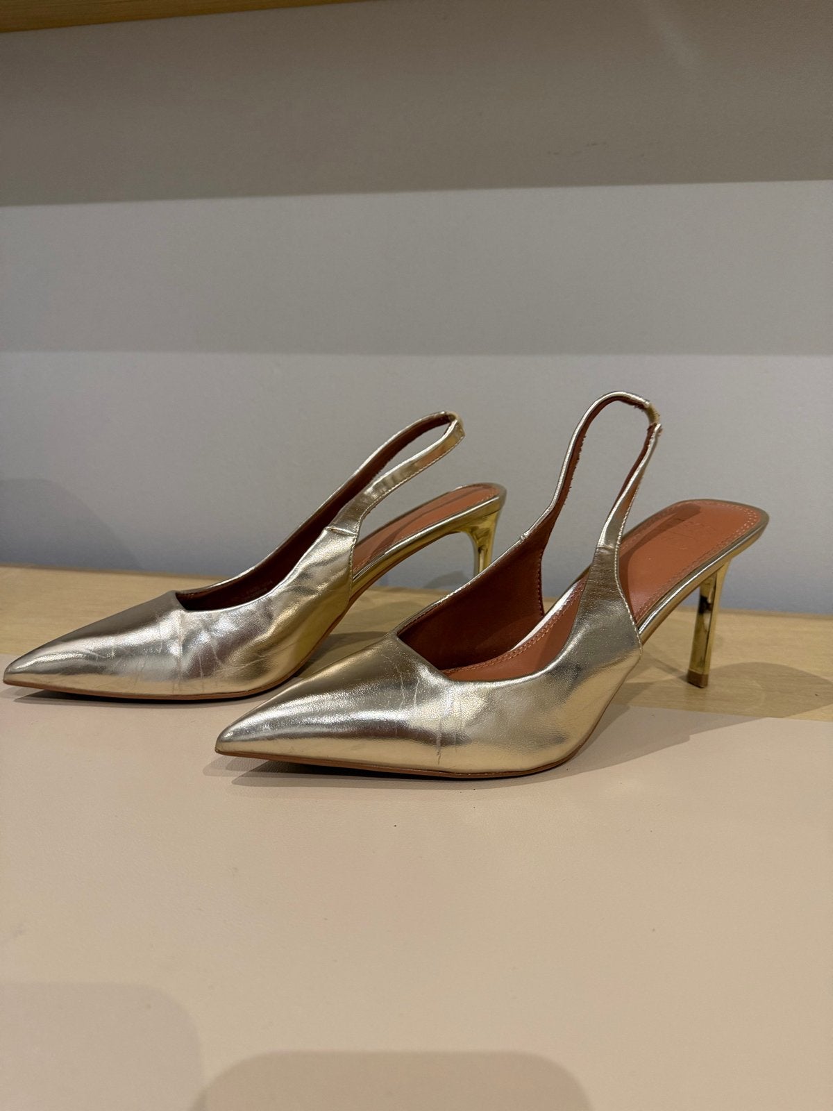 Zara gouden hakken maat 36, Ophalen of Verzenden, Gedragen, Overige kleuren, Pumps