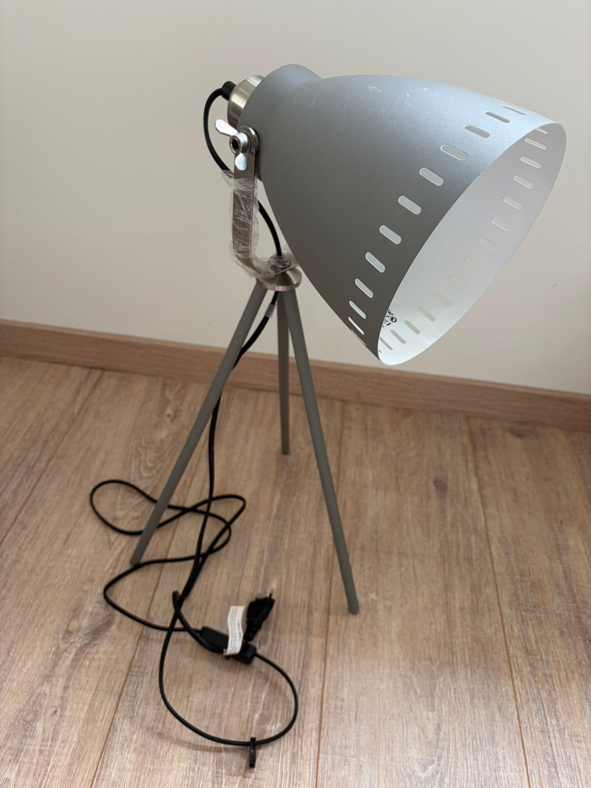 Leitmotiv Mingle 3 Poot Tafellamp Grey, Huis en Inrichting, Lampen | Vloerlampen, Ophalen, Zo goed als nieuw, Minder dan 100 cm
