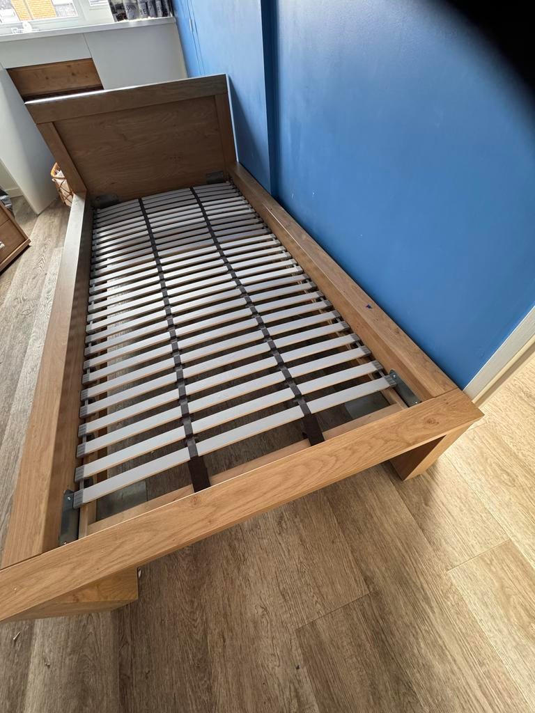 Eenpersoonsbed met spiraal en nachtkastje, Ophalen, 90 cm, Eenpersoons, Bruin