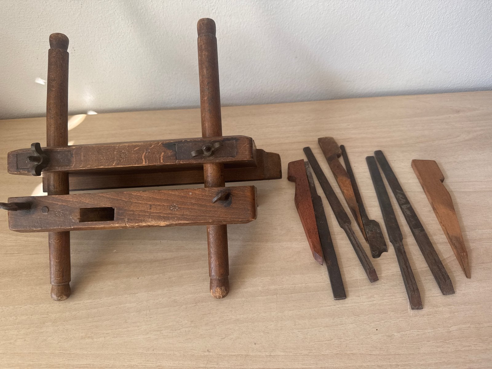 Antieke houten schaaf en diverse beitels, Ophalen of Verzenden