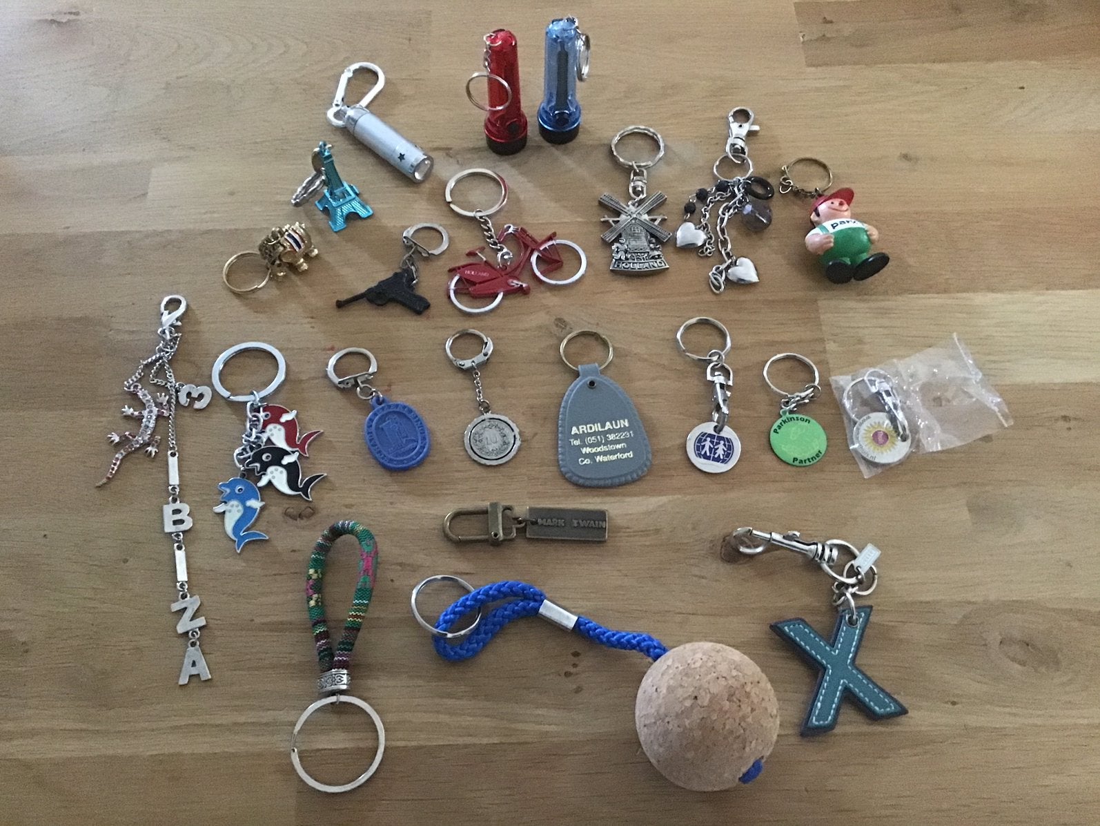 Diverse sleutelhangers-Ibiza - Parijs - Holland - Fiets etc., Ophalen of Verzenden, Zo goed als nieuw
