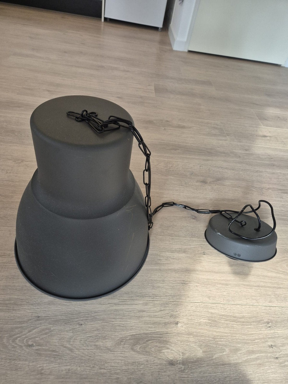 Grijze industriële hanglamp met ketting, Ophalen, Gebruikt, E27 (groot), Metaal