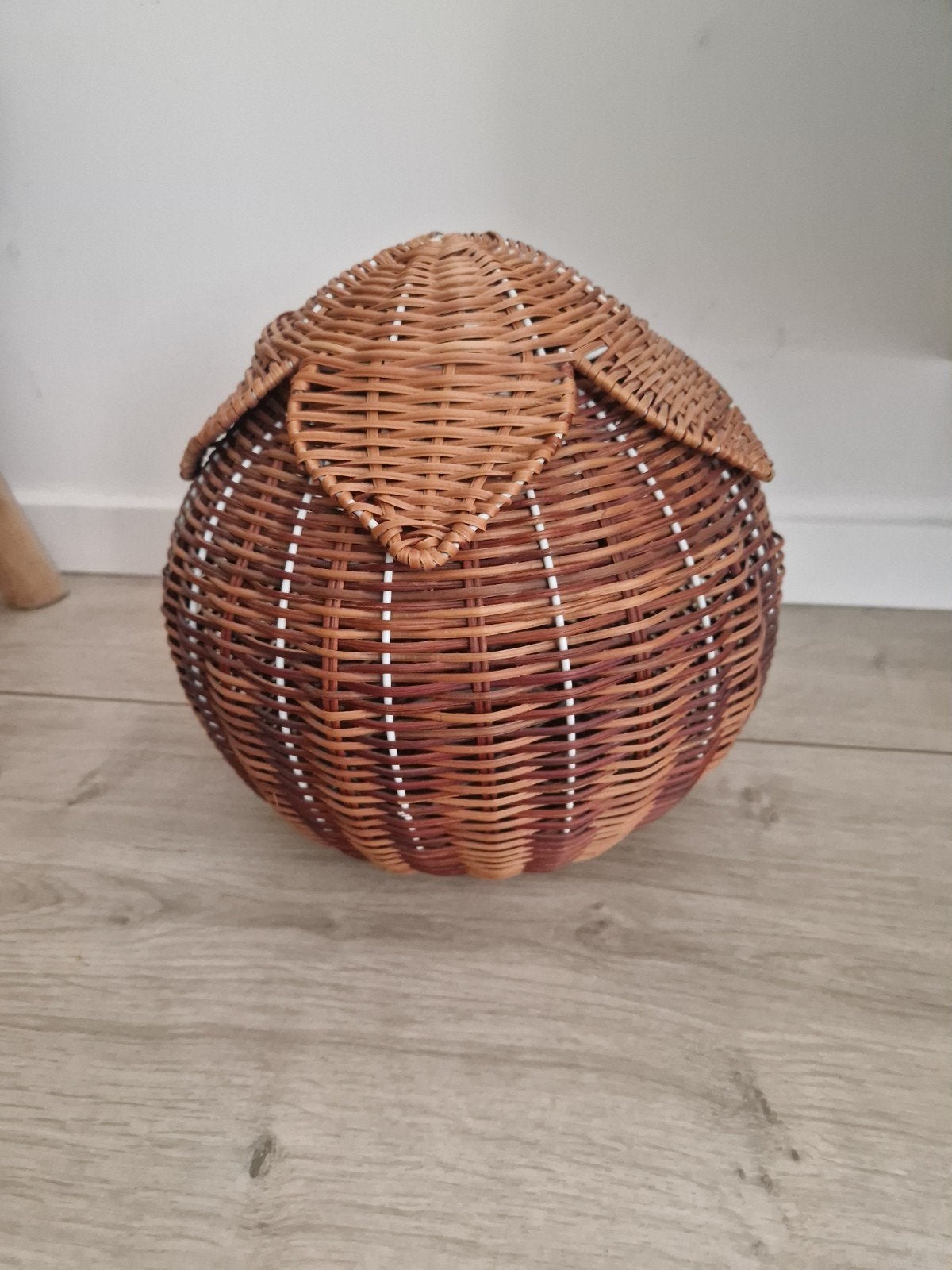 Rotan mandje met blad deksel, Huis en Inrichting, Ophalen of Verzenden, Natuurlijk materiaal, Bruin, Landelijk