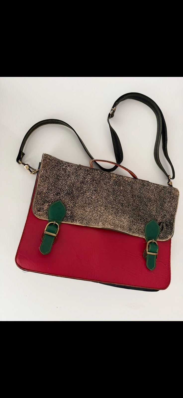 Unieke Leren Schoudertas Rood/Zwart met Gespen, Sieraden, Tassen en Uiterlijk, Ophalen of Verzenden, Gebruikt, Rood, Schoudertasje
