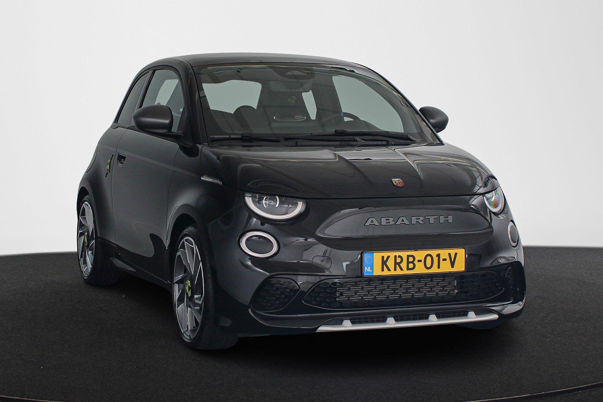 Abarth 500 Abarth Scorpionissima 42 kWh Panoramadak JBL Stoe, Auto's, Abarth, Gebruikt, Zwart, 4 stoelen, Alcantara