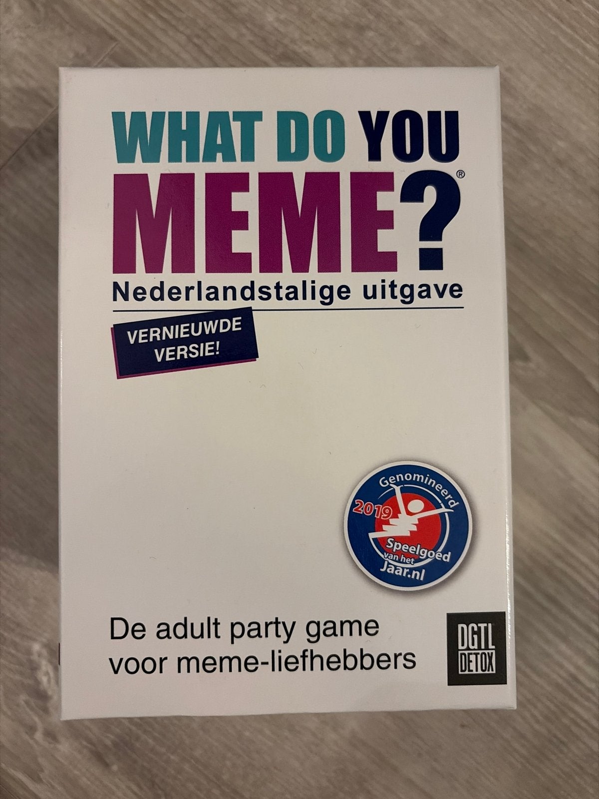 What Do You Meme? Nederlandstalige Uitgave - Vernieuwde Vers, Drie of vier spelers, Ophalen, Nieuw
