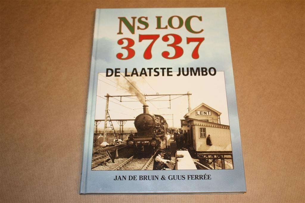 Boek - NS Loc 3737 - De laatste jumbo, Verzamelen, Spoorwegen en Tramwegen, Ophalen of Verzenden, Zo goed als nieuw, Tram, Overige typen