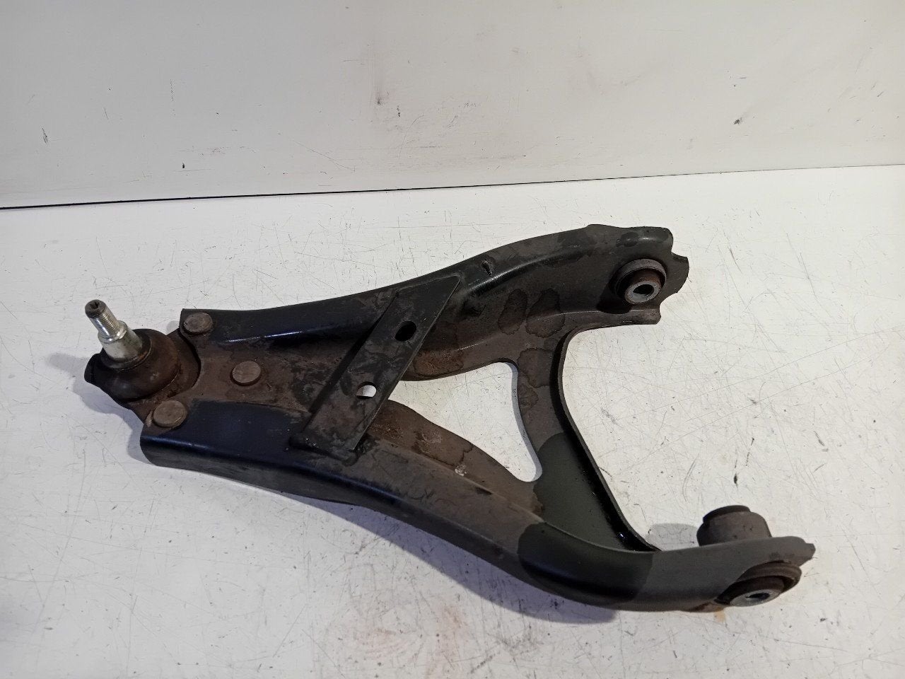 Draagarm links voor Dacia Duster, Onderdelen@venauto.nl, Gebruikt, Ettenseweg 76, 4706 PB Roosendaal, The Netherlands, Herkomst onderdeel bekend