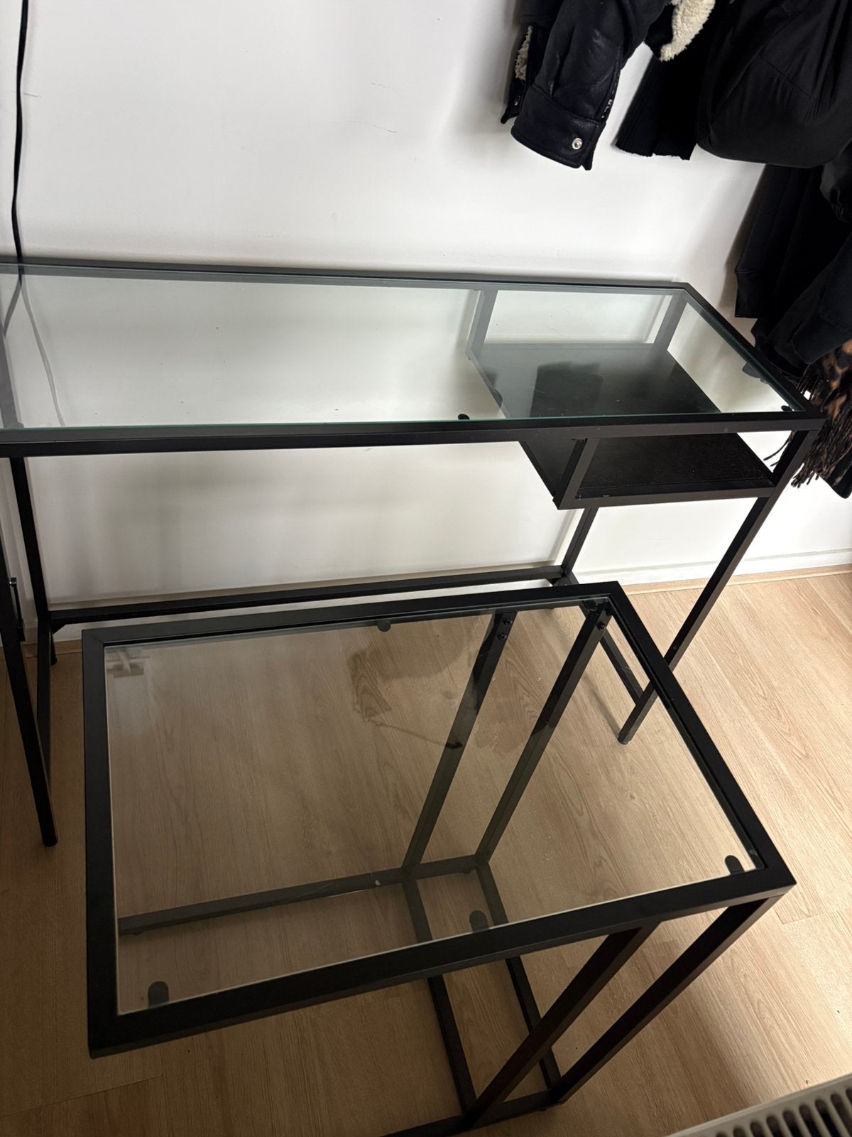 IKEA VITTSJÖ Laptoptafel + Bijzettafel – €35, Ophalen, 50 tot 100 cm, Rond, Zo goed als nieuw
