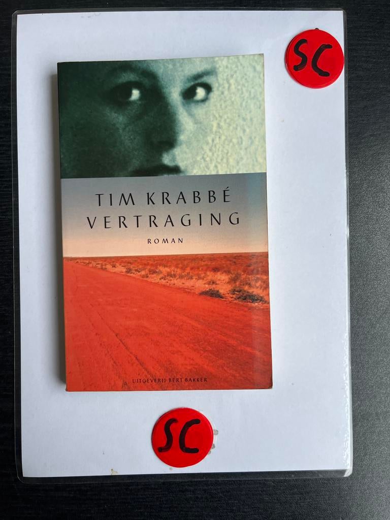 Tim Krabbé - Vertraging (Roman), Ophalen of Verzenden, Zo goed als nieuw, Nederland