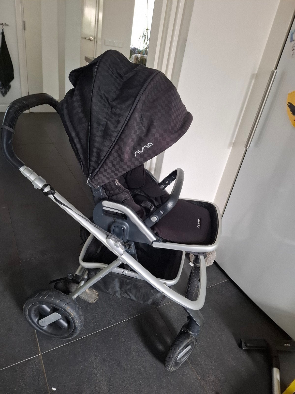 Nuna Mixx kinderwagen met reiswieg en adapters, Gebruikt, Combiwagen, Met reiswieg, Ophalen